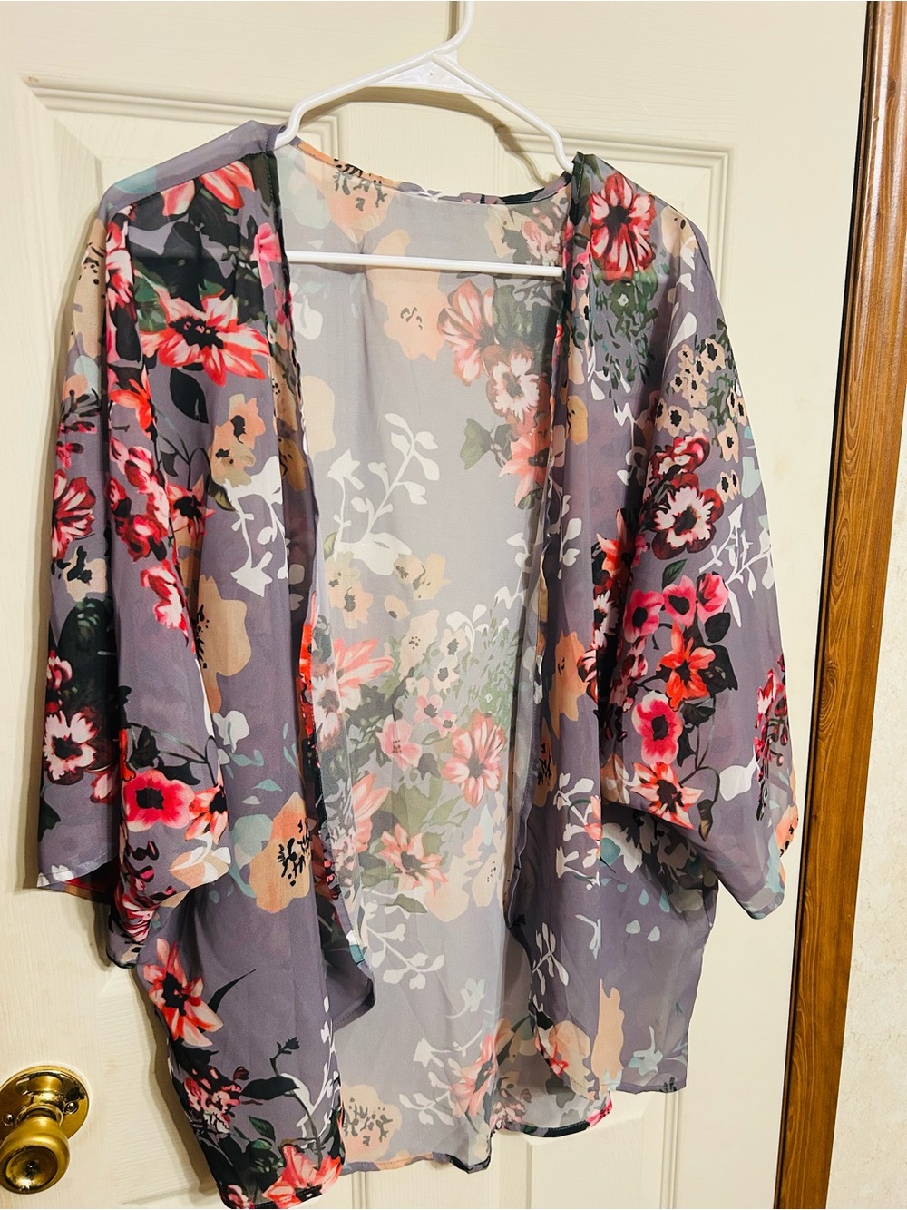 Floral Sheer Kimono Shrug - Gray & Pink